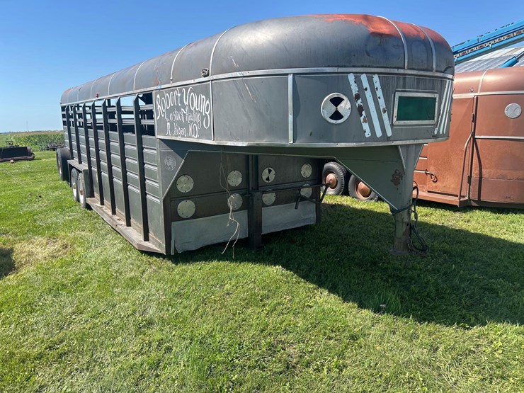 kiefer-built-livestock-trailer-image-10