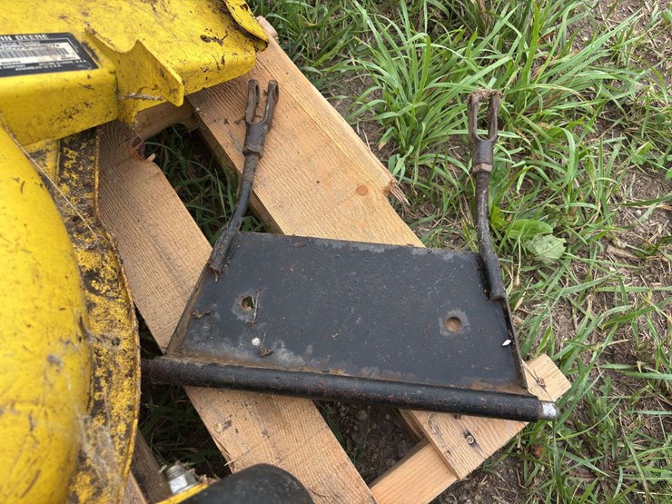 john-deere-x300-image-80
