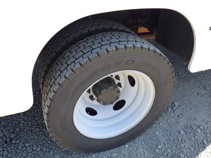 2013-ford-f550-image-35
