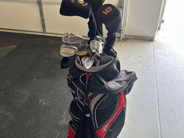 budweiser-golf-bag-&-spalding-clubs-image-1