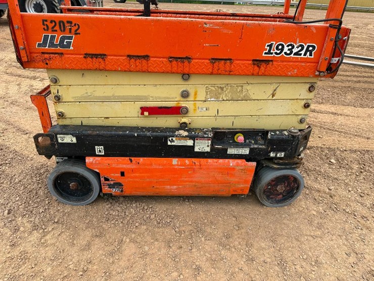 2017-jlg-1932r-image-17