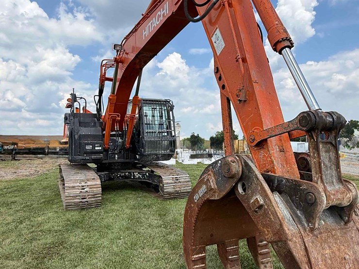 2017-hitachi-zx245us-lc-6-image-2