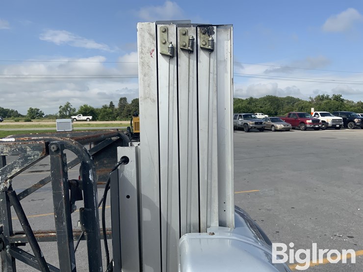 2016-jlg-mvl20-electric-vertical-mast-manlift-image-10