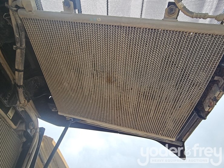 2015-caterpillar-926m-image-32