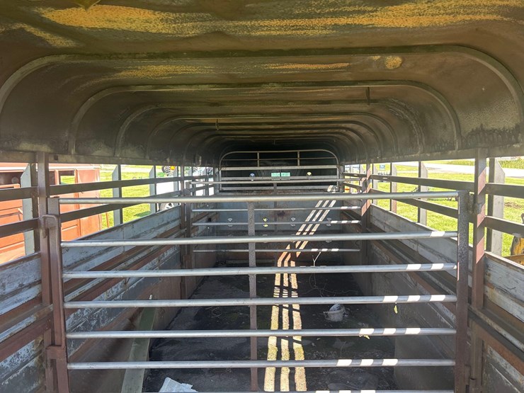 kiefer-built-livestock-trailer-image-13