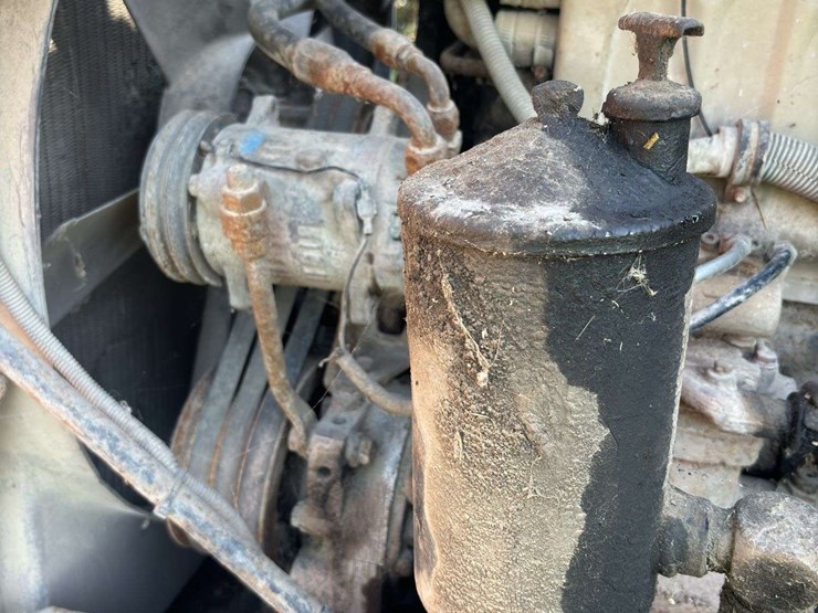 freightliner-semi-with-cummins-engine-image-77