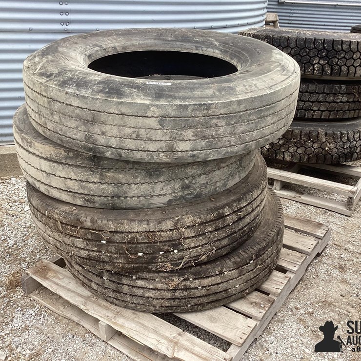 11R24.5 Tires