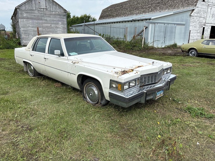 cadillac-deville-sedan-image-7