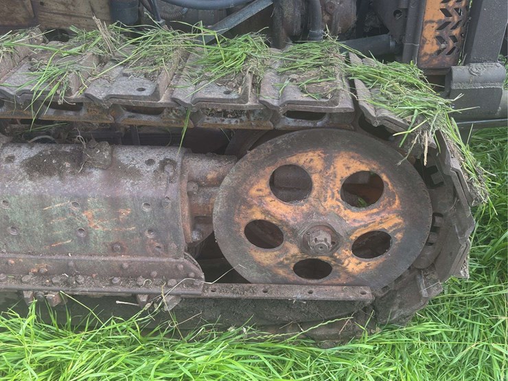 oliver-cleatrac-adh-crawler-image-12