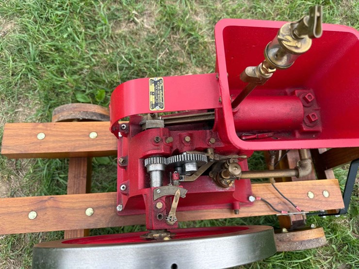 half-scale-new-holland-1.5hp-engine-image-9