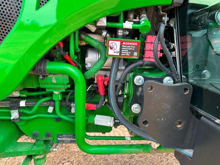2018-john-deere-3033r-image-28