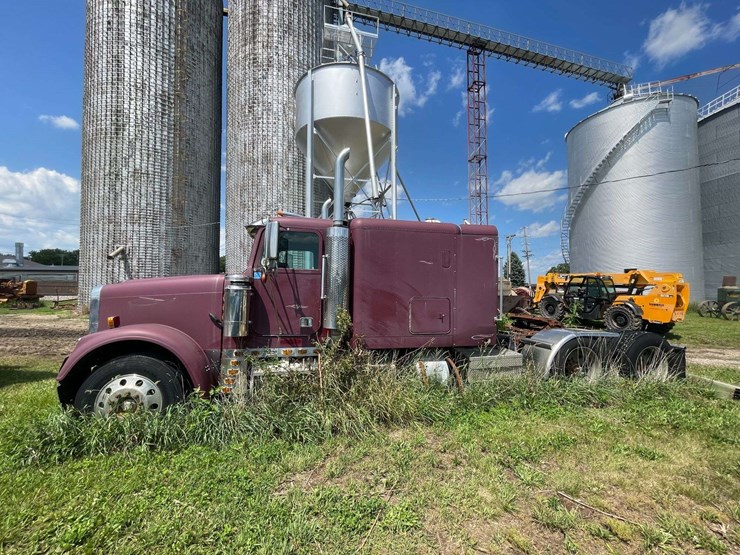 freightliner-semi-image-2