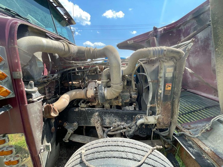 freightliner-semi-image-62