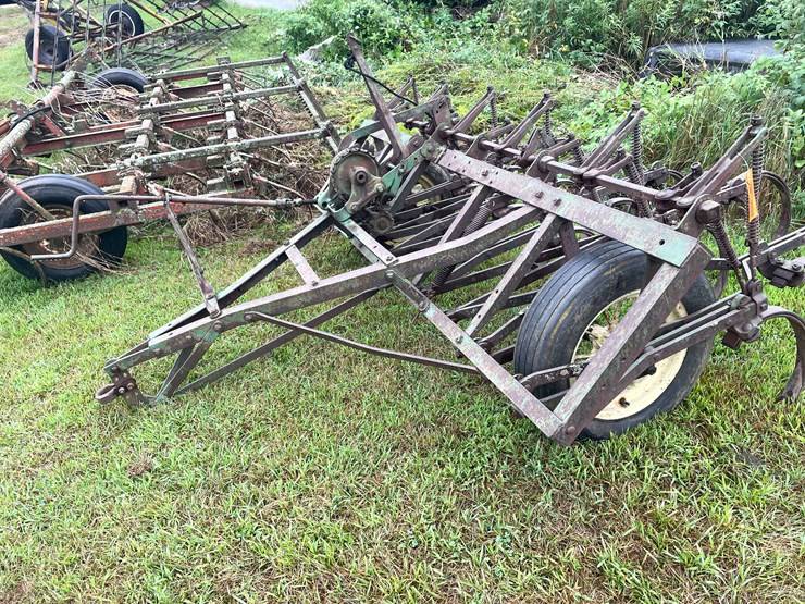 #7452-•-pull-behind-field-cultivator-image-3
