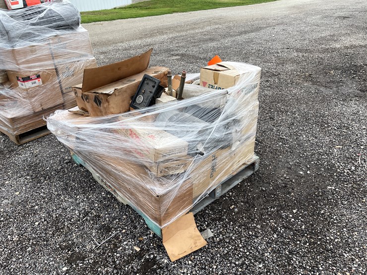 #6404-•-pallet-of-truck-parts-image-5