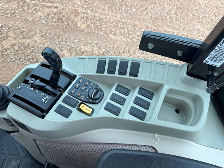2020-john-deere-3033r-image-49