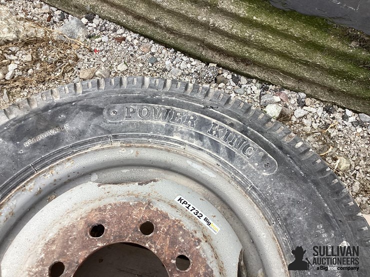 9.5-16.5-tires-&-rims-image-10