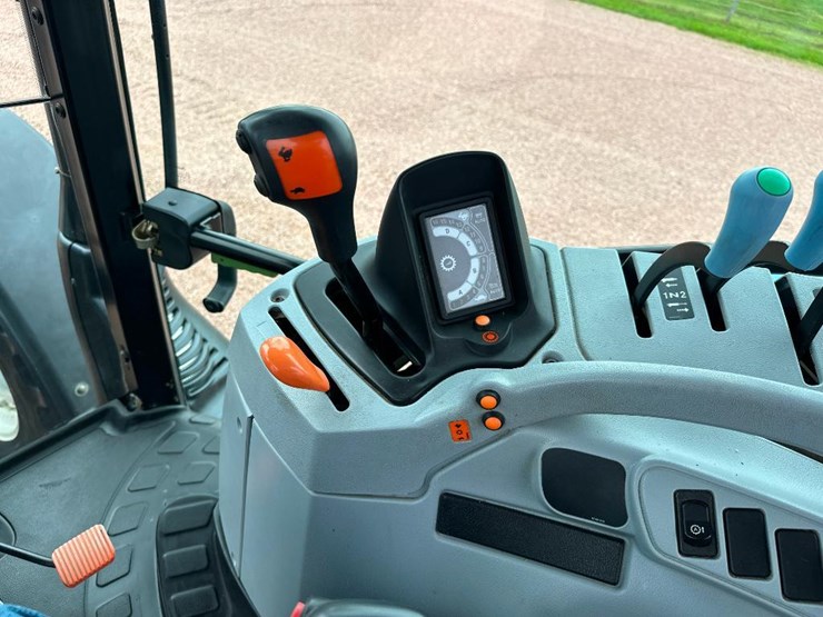 2014-new-holland-t6.175-image-54