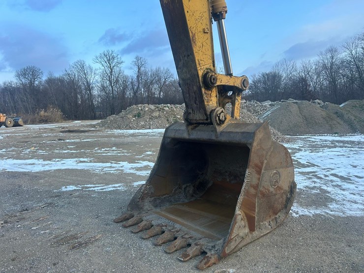 2005-deere-450-lc-image-38