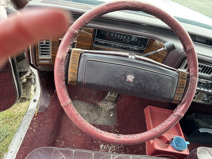 cadillac-deville-sedan-image-17
