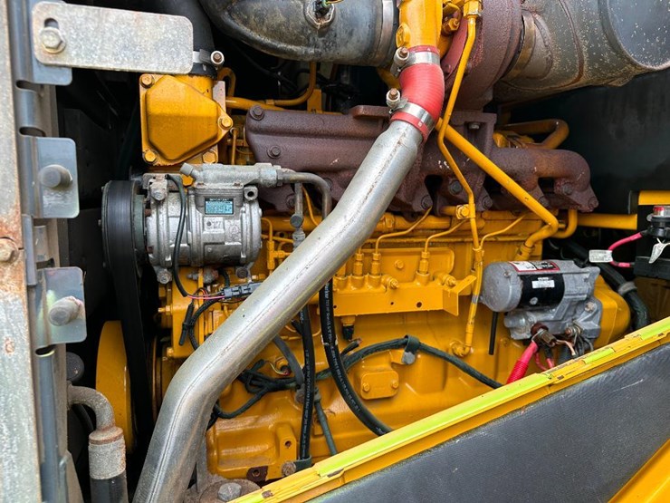 2010-deere-644k-image-45