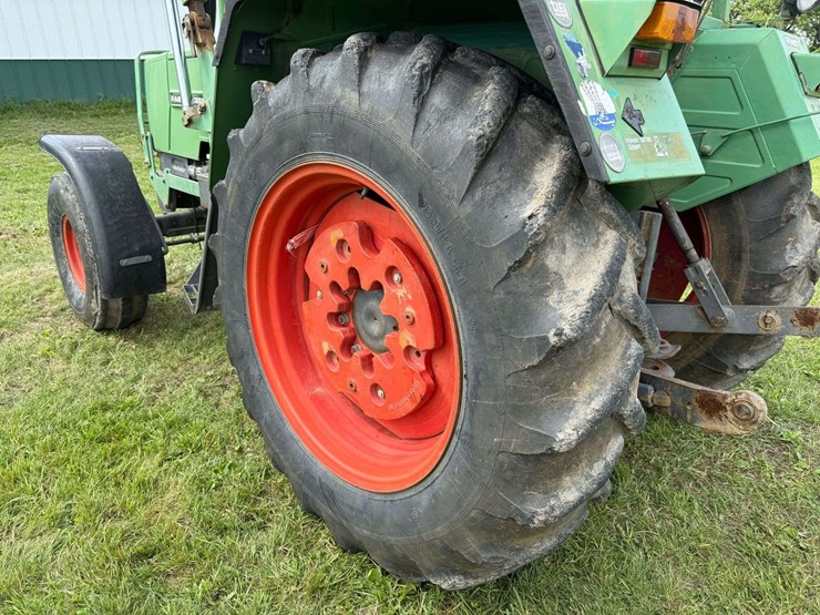 low-hour-fendt-306ls-with-loader-image-23