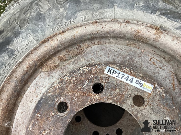 8.75r16.5-tires-&-rim-image-17