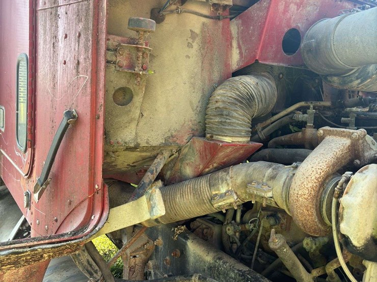 freightliner-semi-with-cummins-engine-image-87