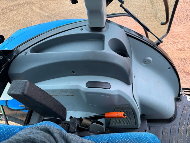 2016-new-holland-ts6.110-image-68