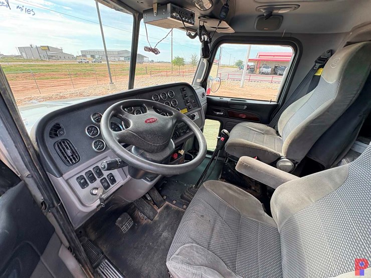 2014-peterbilt-367-image-6