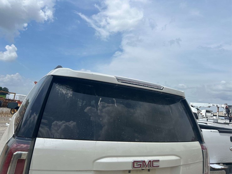 2015-gmc-yukon-xl-image-10