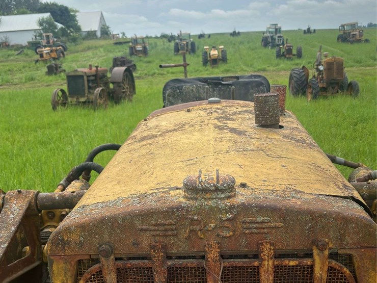 caterpillar-r5-crawler-and-blade-image-11