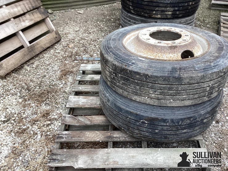 255/70r22.5-tires-&-rims-image-4