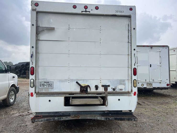 2011-gmc-3500-image-11
