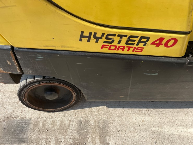 #6277-•-2011-hyster-40-lp-forklift-image-18