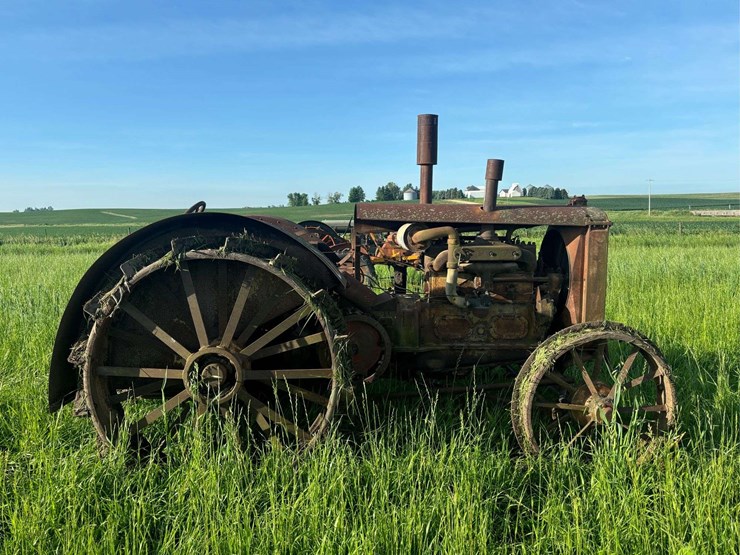 huber-4-cylinder-tractor-image-5