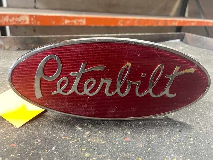 #2095-•-peterbilt-hitch-cover-(pr10)-image-2