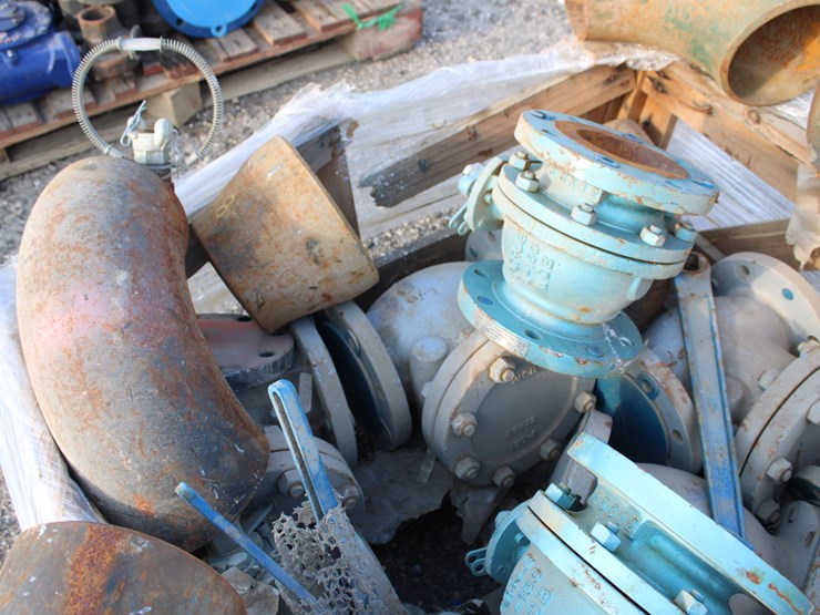 #1034-•-assorted-valves-and-pipe-fittings-image-4