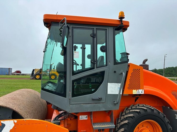 2018-xcmg-cv83pd-image-13