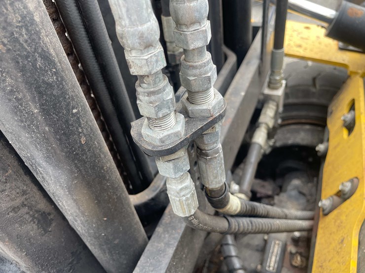 #1366-•-yale-5000-lb.-capacity,-pneumatic-forklift-(o3)-image-19
