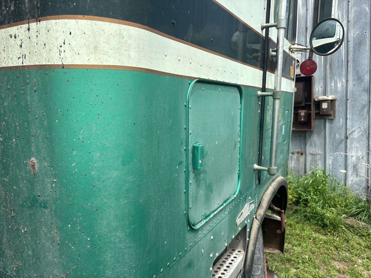 white-freightliner-cabover-semi-image-59