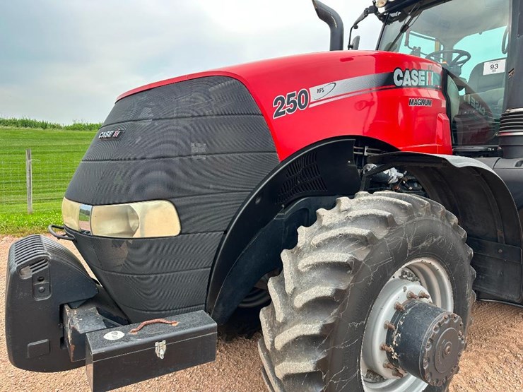 2017-case-ih-magnum-250-image-35