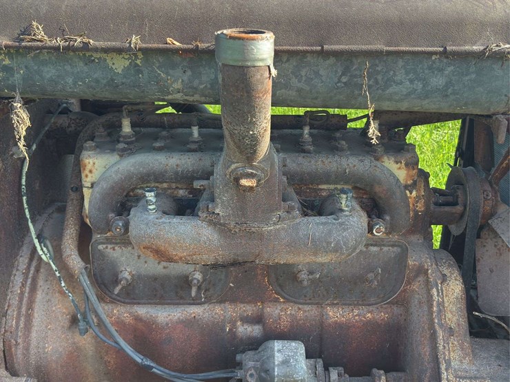 caterpillar-fifteen-crawler-image-16