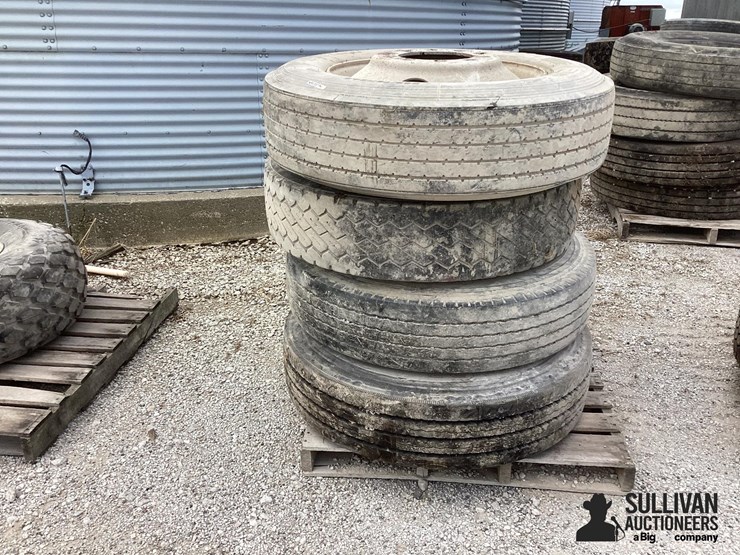 285/75r24.5-tires-&-rims-image-2