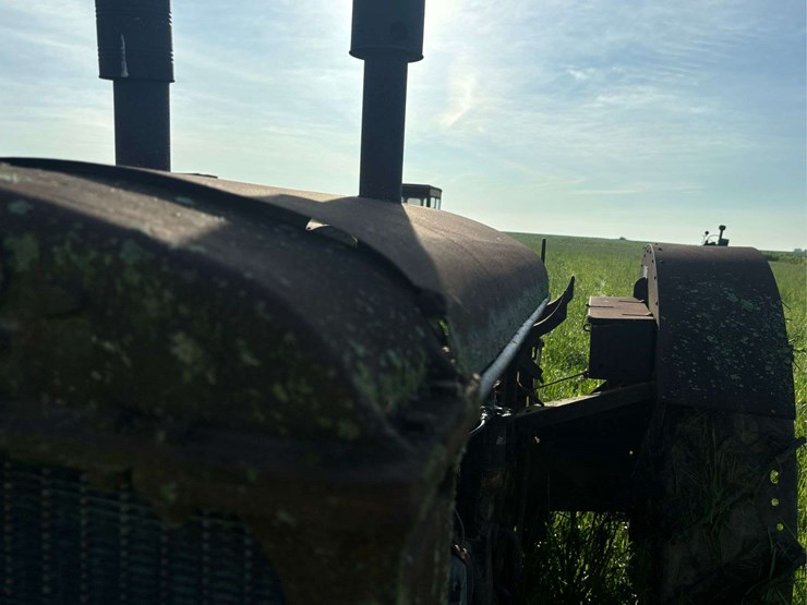 huber-4-cylinder-tractor-image-10