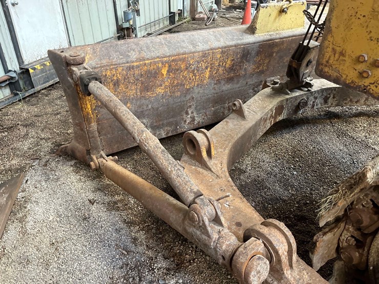 caterpillar-d8-image-13