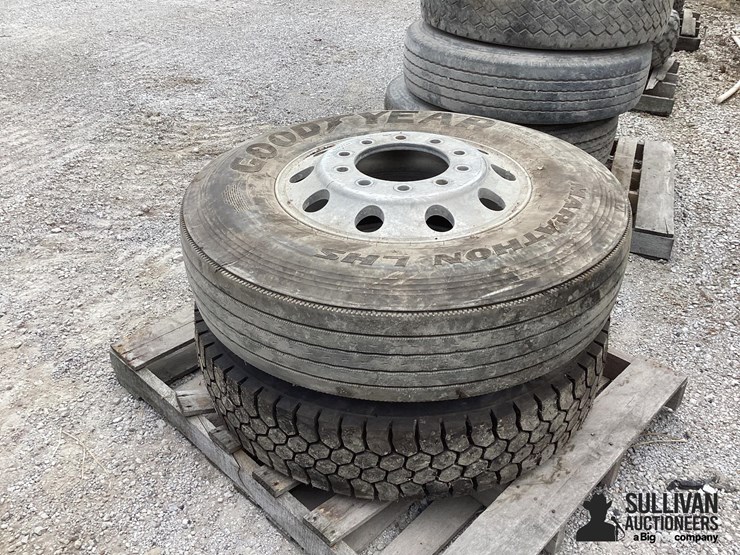 11r22.5-tires-&-rims-image-7