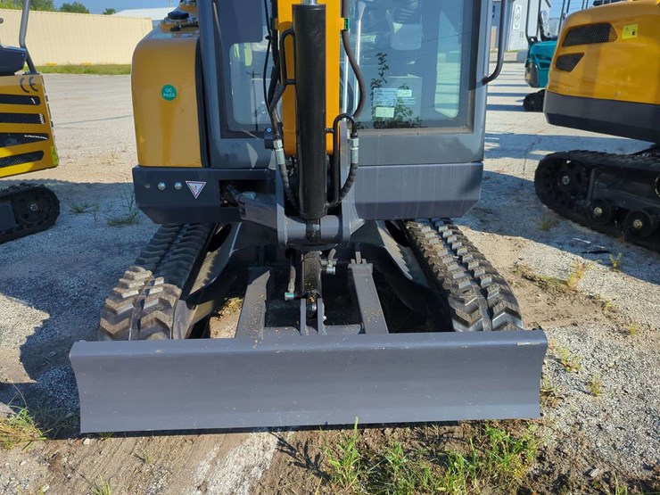 28-hp---cfg-industrial-mini-excavator-enclosed-cab---my50r---(2025)-image-4
