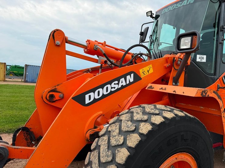 2017-doosan-dl220-5-image-27