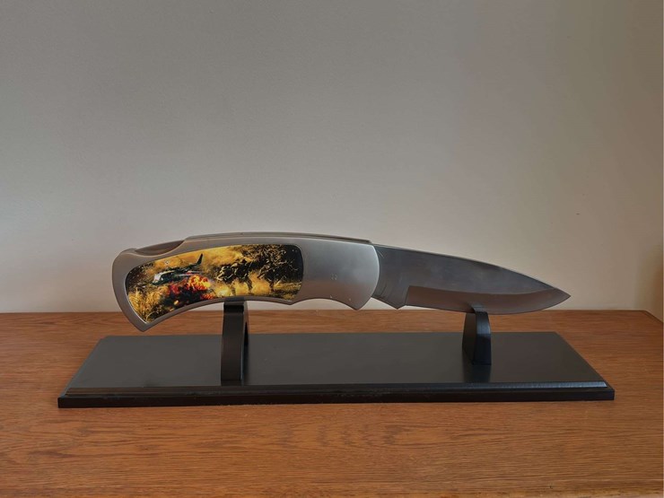 giant-vietnam-war-pocket-knife-on-stand-image-10